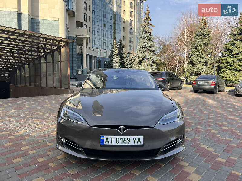 Лифтбек Tesla Model S 2016 в Одессе