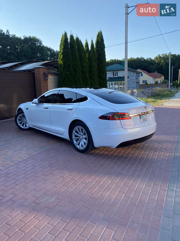 Лифтбек Tesla Model S 2018 в Знаменке