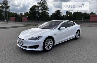 Ліфтбек Tesla Model S 2016 в Львові