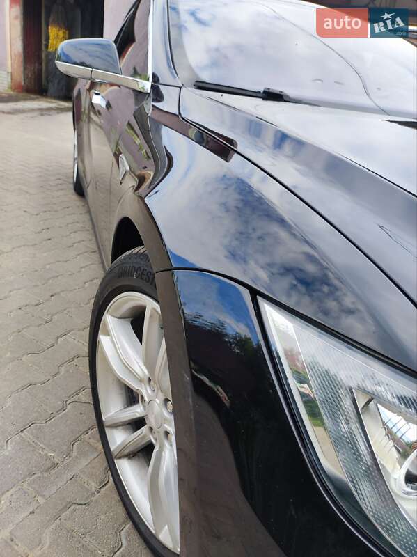 Лифтбек Tesla Model S 2015 в Сумах