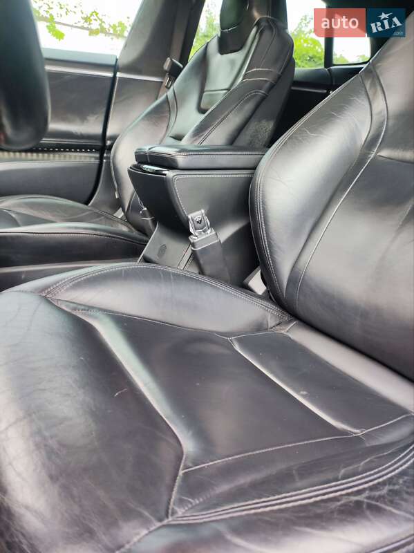 Лифтбек Tesla Model S 2015 в Сумах