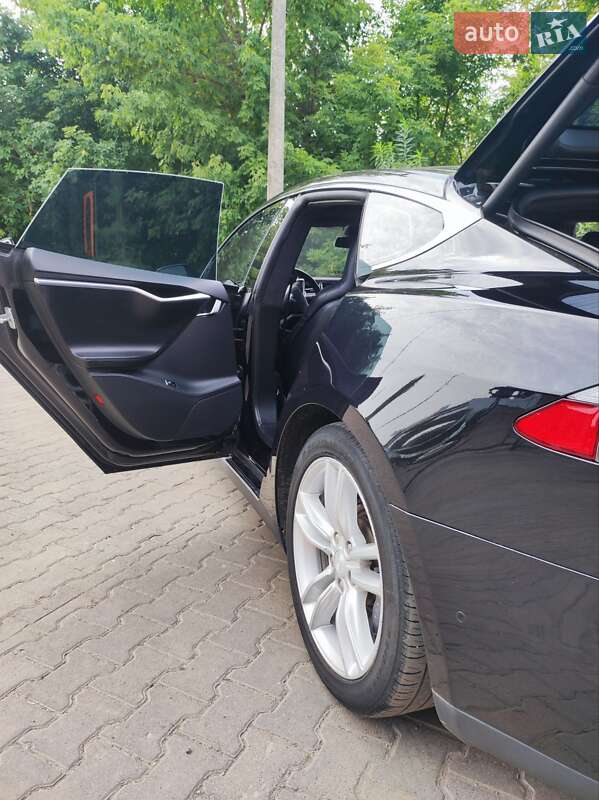 Лифтбек Tesla Model S 2015 в Сумах