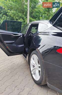 Лифтбек Tesla Model S 2015 в 