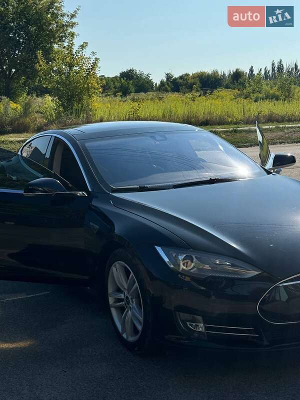 Ліфтбек Tesla Model S 2015 в Києві