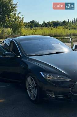 Лифтбек Tesla Model S 2015 в 