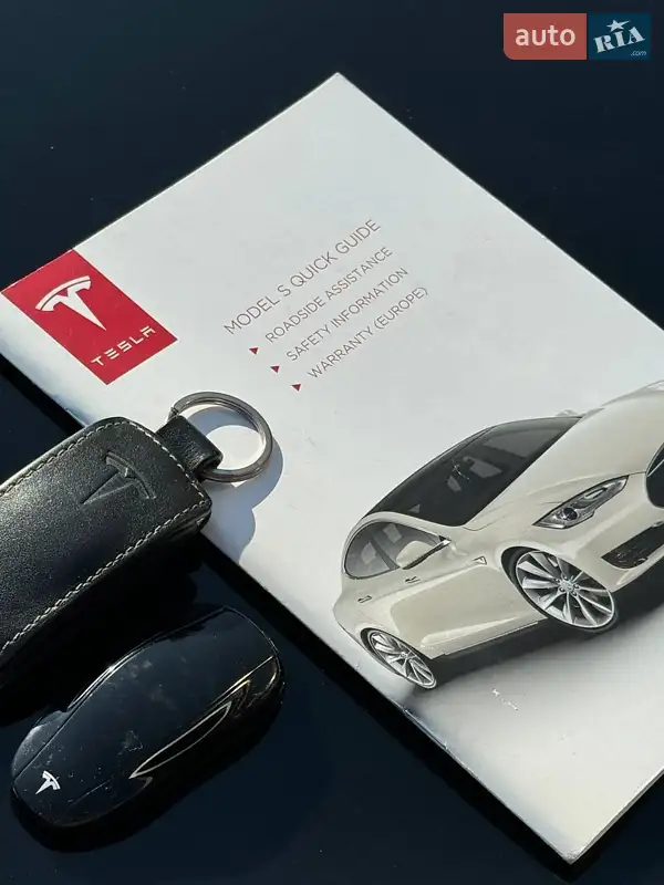 Ліфтбек Tesla Model S 2015 в Києві документ