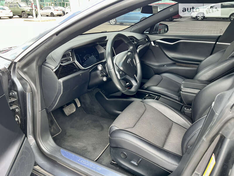 Лифтбек Tesla Model S 2017 в Киеве