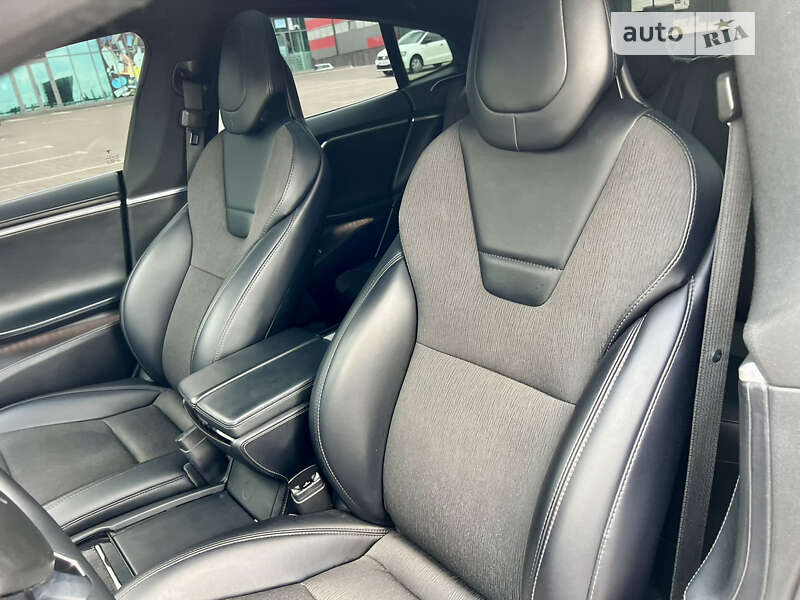 Лифтбек Tesla Model S 2017 в Киеве
