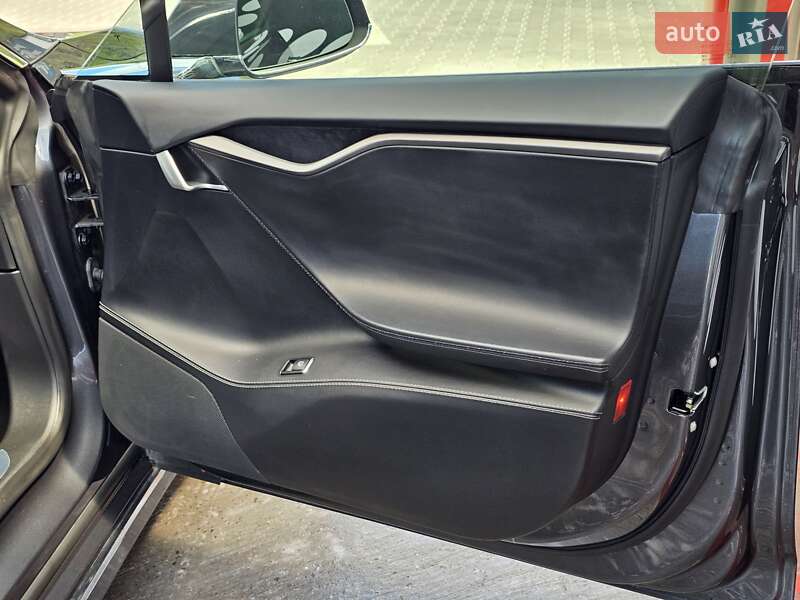 Ліфтбек Tesla Model S 2018 в Тернополі
