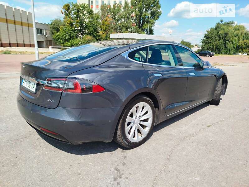 Ліфтбек Tesla Model S 2018 в Харкові