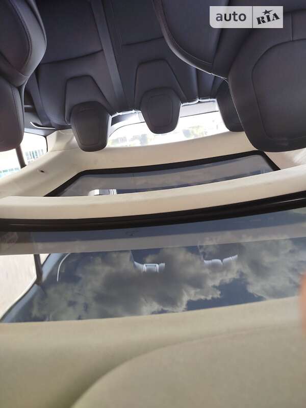 Ліфтбек Tesla Model S 2018 в Харкові