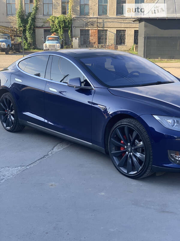 Ліфтбек Tesla Model S 2015 в Івано-Франківську