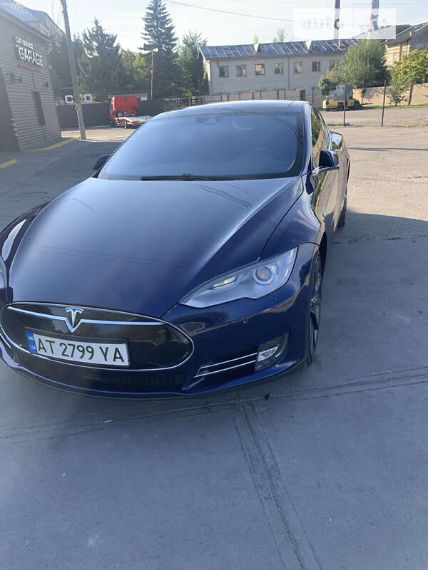 Ліфтбек Tesla Model S 2015 в Івано-Франківську