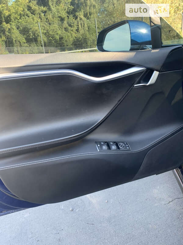Ліфтбек Tesla Model S 2015 в Івано-Франківську