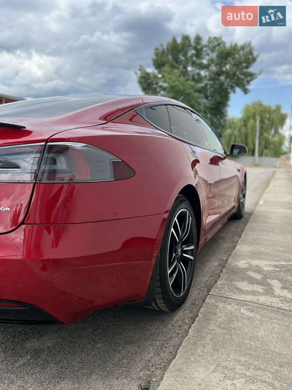 Лифтбек Tesla Model S 2019 в Виннице