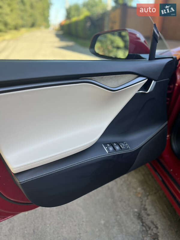 Лифтбек Tesla Model S 2019 в Виннице