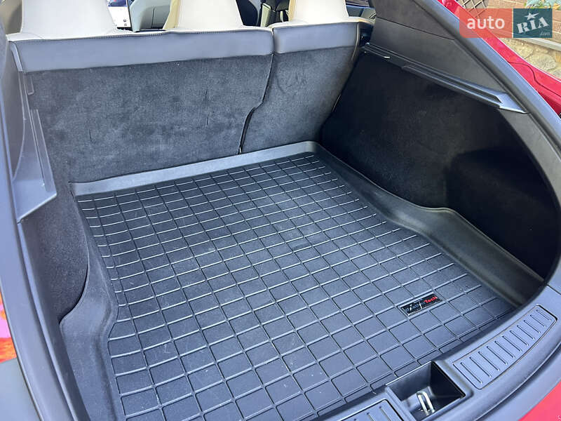 Лифтбек Tesla Model S 2019 в Виннице