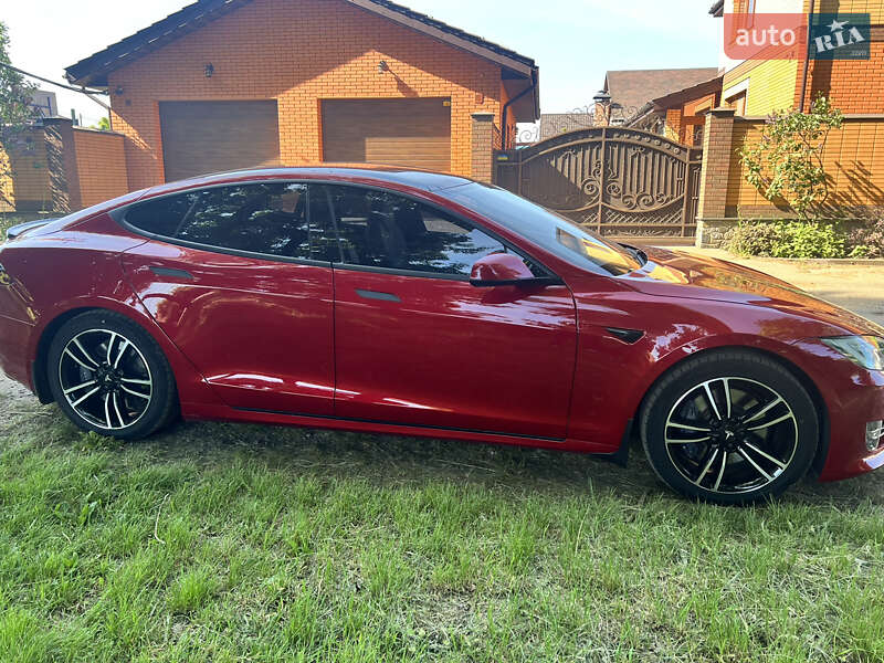 Лифтбек Tesla Model S 2019 в Виннице