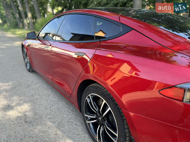 Лифтбек Tesla Model S 2019 в Виннице