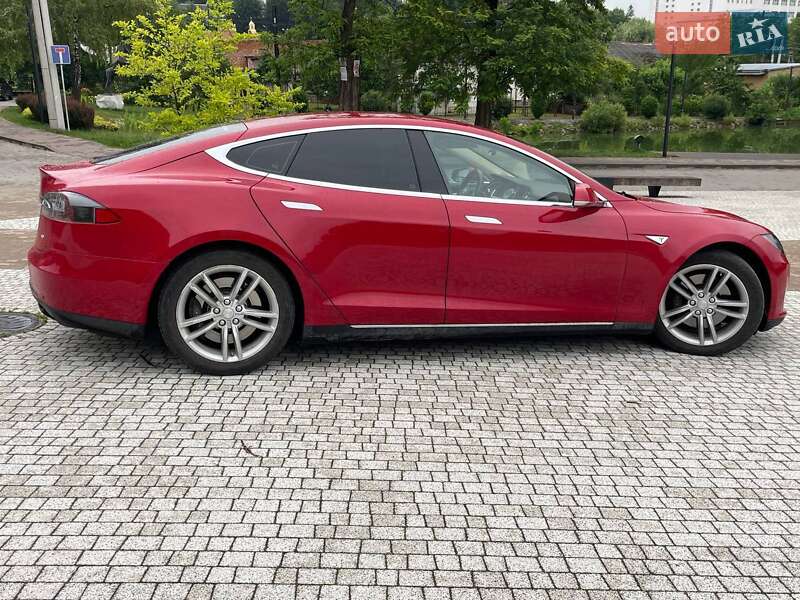 Ліфтбек Tesla Model S 2013 в Львові