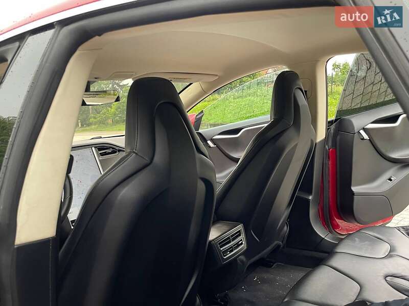Ліфтбек Tesla Model S 2013 в Львові