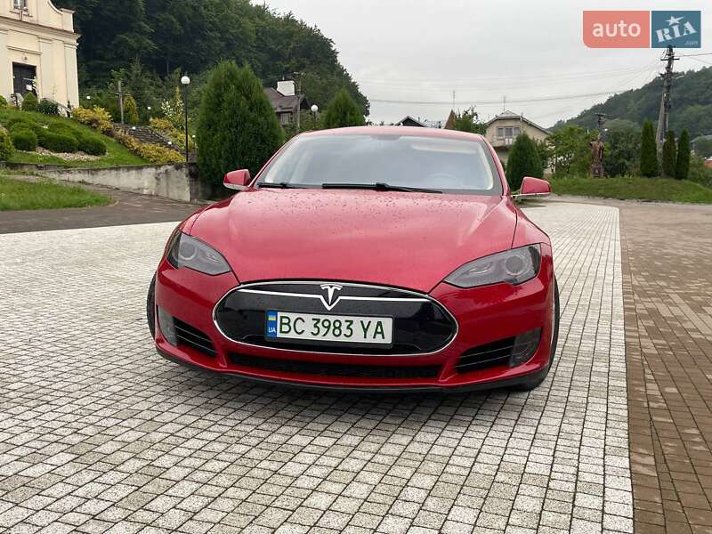 Ліфтбек Tesla Model S 2013 в Львові