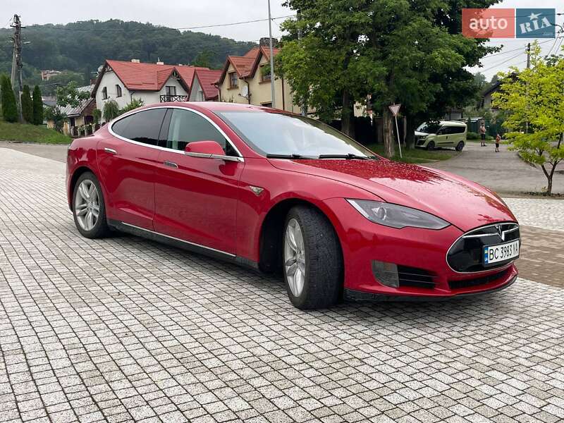 Ліфтбек Tesla Model S 2013 в Львові