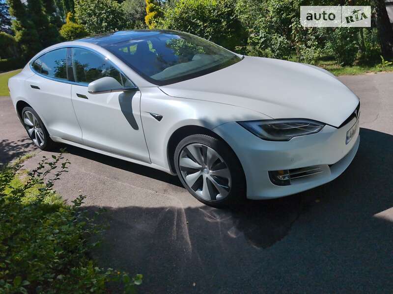 Лифтбек Tesla Model S 2020 в Киеве фото 3 Лифтбек Tesla Model S 2020 в Киеве