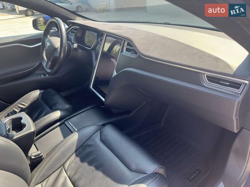 Лифтбек Tesla Model S 2017 в Киеве