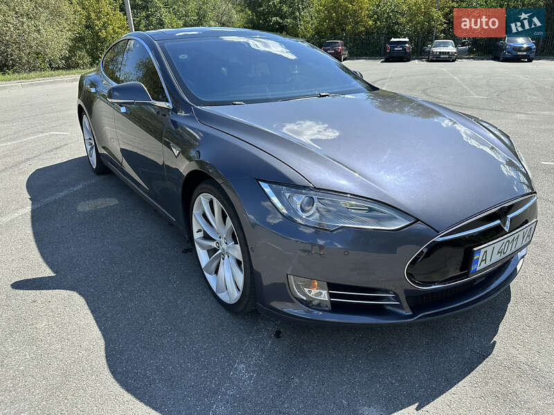 Лифтбек Tesla Model S 2015 в Бородянке