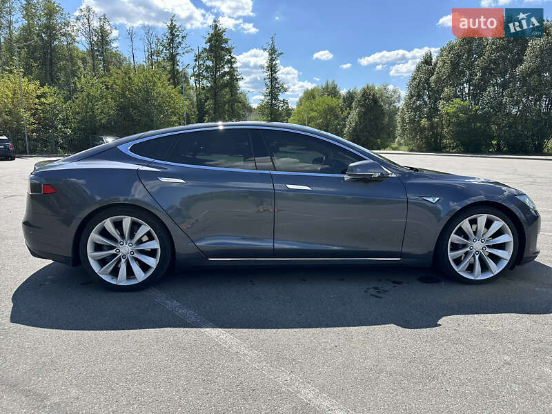 Лифтбек Tesla Model S 2015 в Бородянке