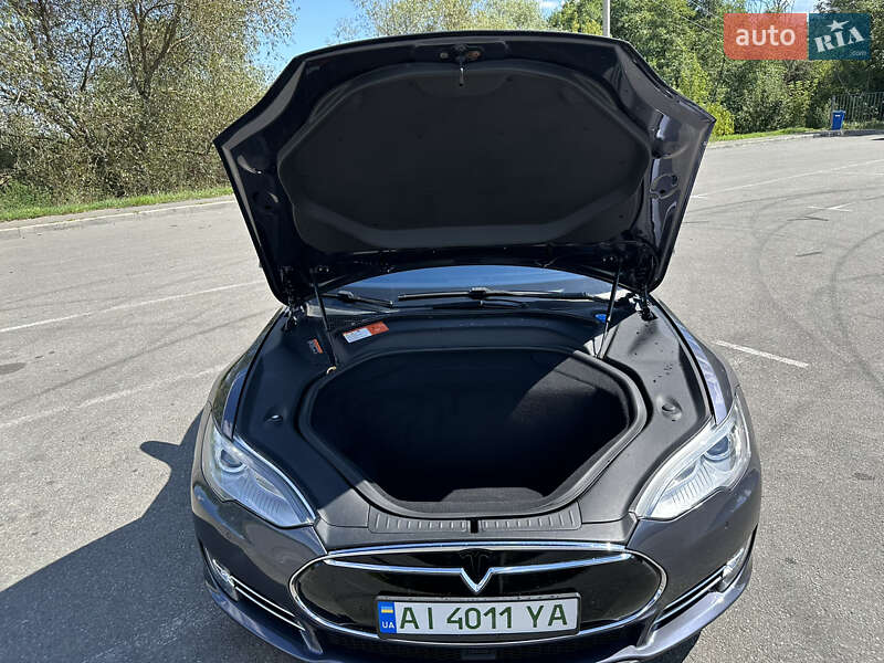 Лифтбек Tesla Model S 2015 в Бородянке