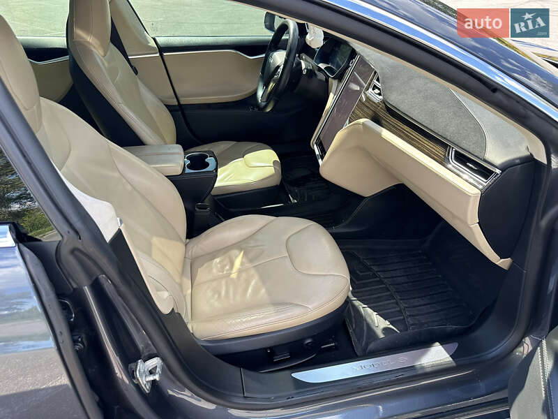 Лифтбек Tesla Model S 2015 в Бородянке