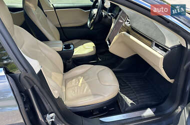 Лифтбек Tesla Model S 2015 в 
