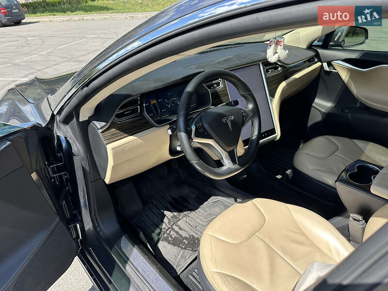 Лифтбек Tesla Model S 2015 в Бородянке
