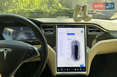 Лифтбек Tesla Model S 2015 в 