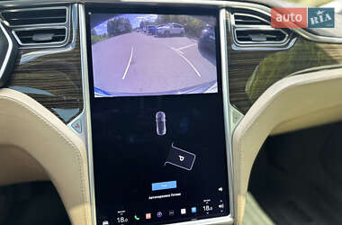 Лифтбек Tesla Model S 2015 в 
