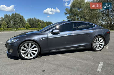 Лифтбек Tesla Model S 2015 в Бородянке