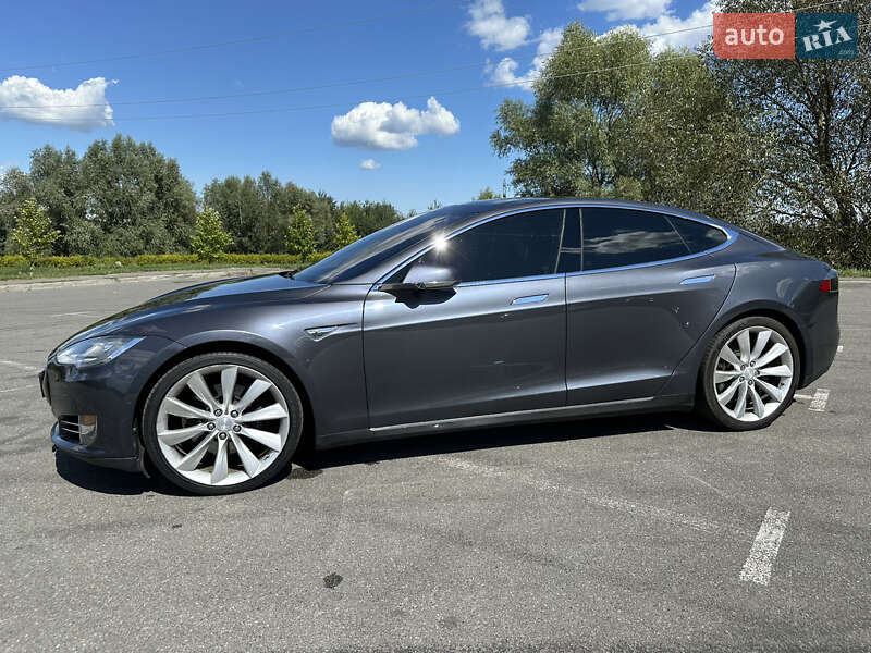 Лифтбек Tesla Model S 2015 в Бородянке