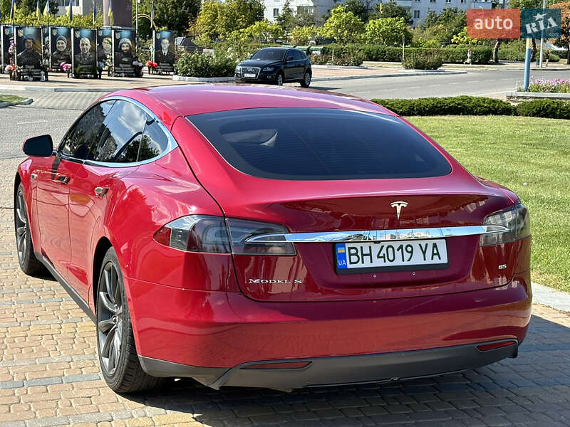 Ліфтбек Tesla Model S 2013 в Одесі