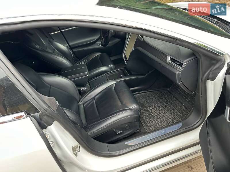 Лифтбек Tesla Model S 2017 в Киеве