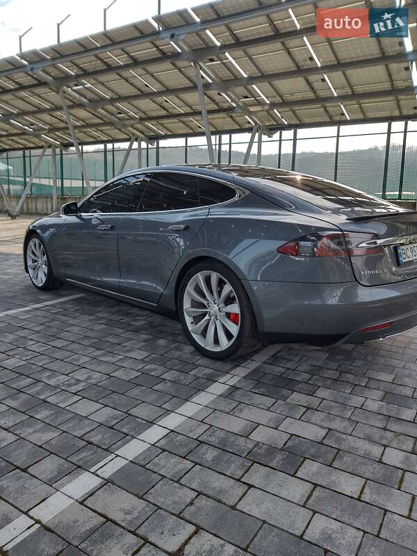 Лифтбек Tesla Model S 2014 в Львове
