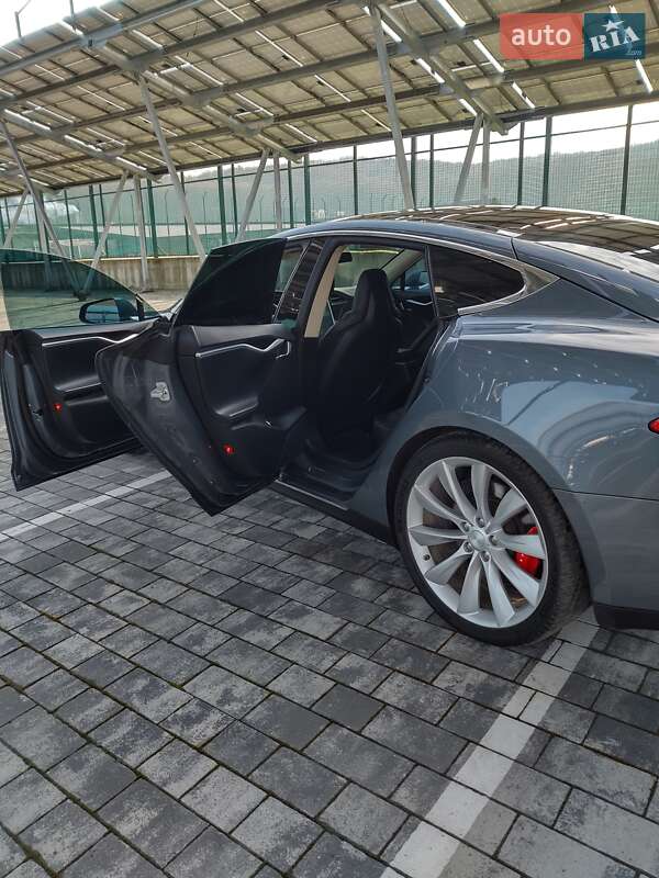 Лифтбек Tesla Model S 2014 в Львове