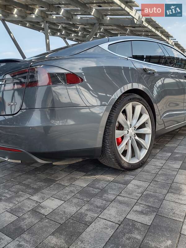 Лифтбек Tesla Model S 2014 в Львове