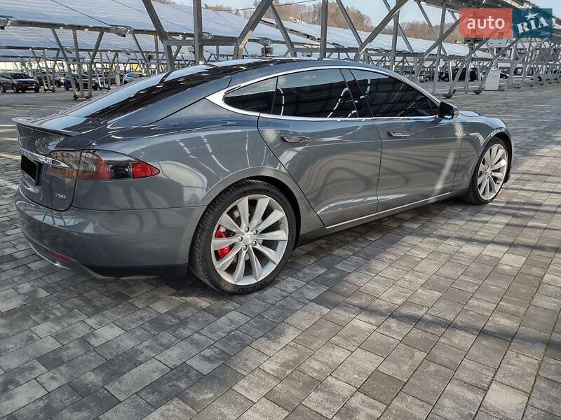 Tesla Model S 2014