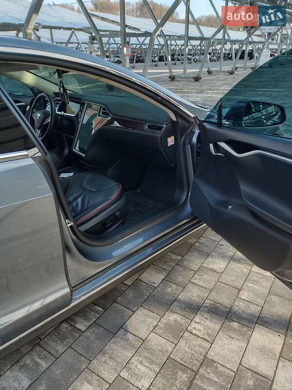 Лифтбек Tesla Model S 2014 в Львове