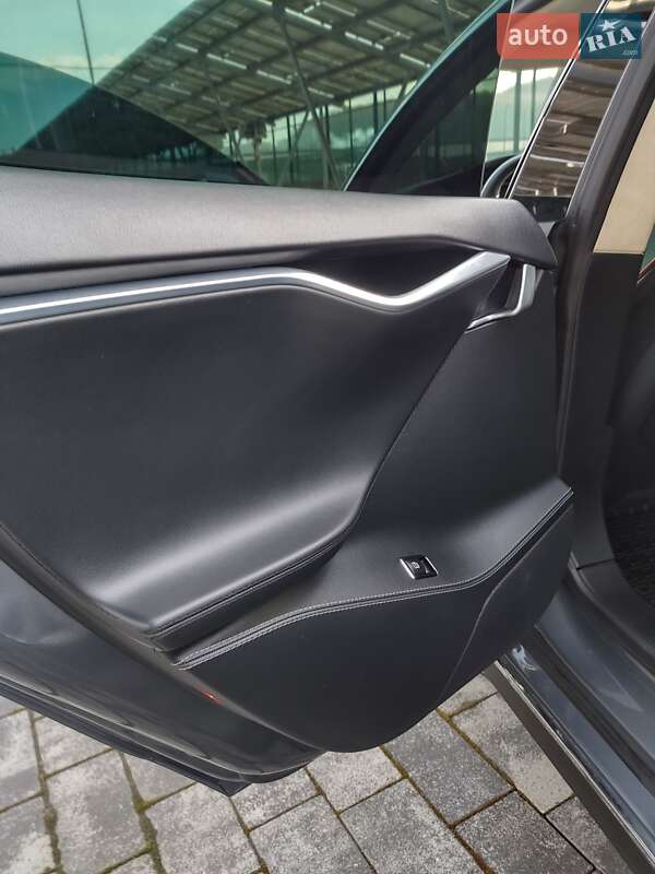 Лифтбек Tesla Model S 2014 в Львове