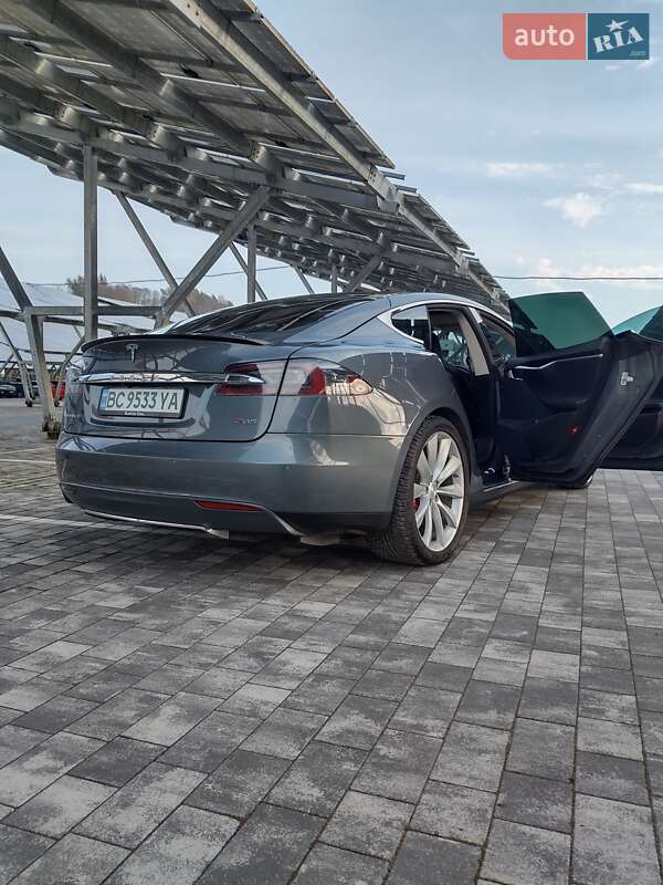 Лифтбек Tesla Model S 2014 в Львове