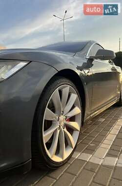 Лифтбек Tesla Model S 2014 в Львове