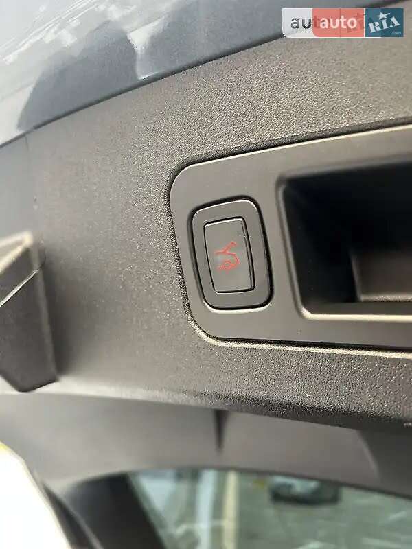 Лифтбек Tesla Model S 2014 в Львове